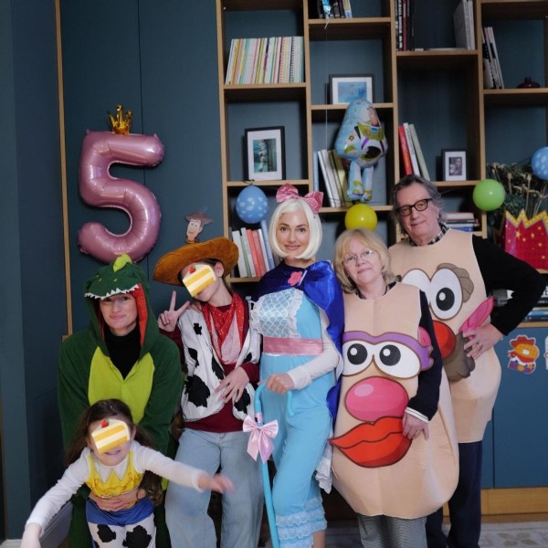 Kızının doğum gününde prenses oldu